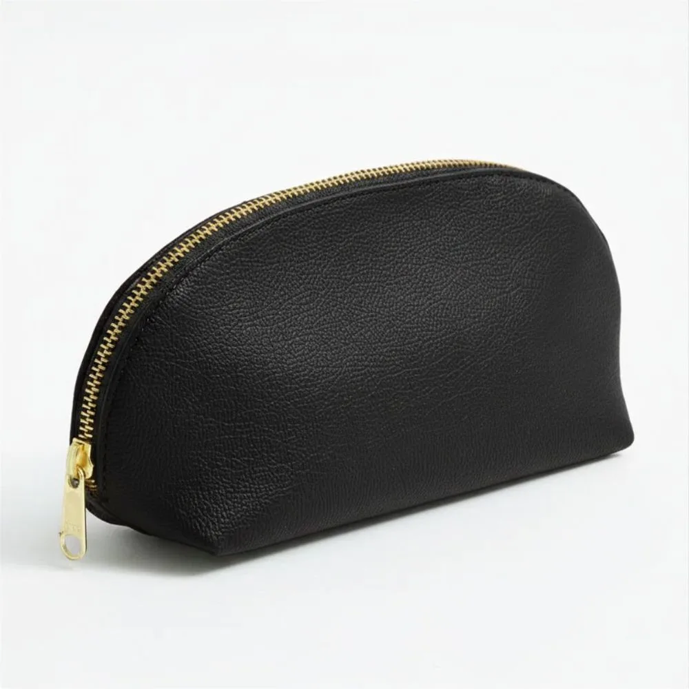 black-rounded-vegan-leather-pouch-bag-wholesale sac-pochette-en-cuir-végétalien-noir-aux-bords-arrondis-vente-en-gros