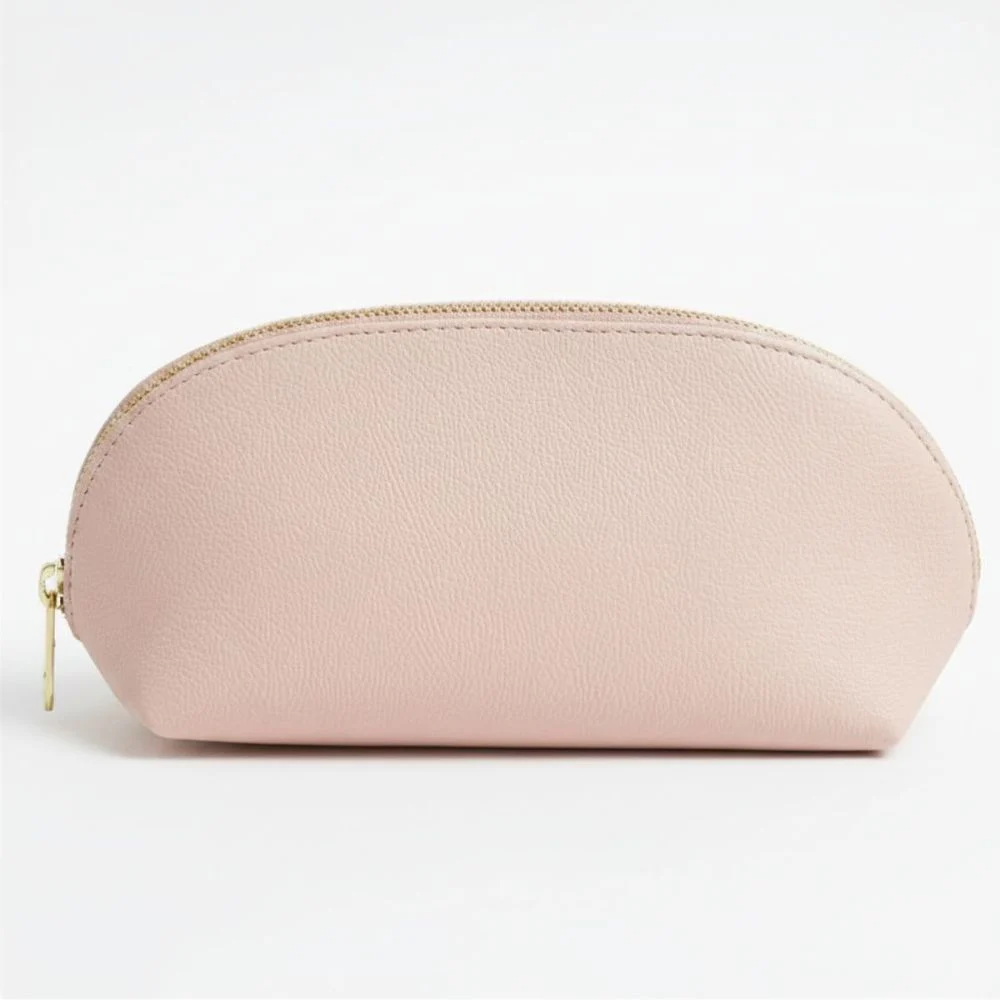 blush-pink-rounded-vegan-leather-pouch-bag-wholesale sac-pochette-en-cuir-végan-rose-poudré-de-forme-arrondie-vente-en-gros