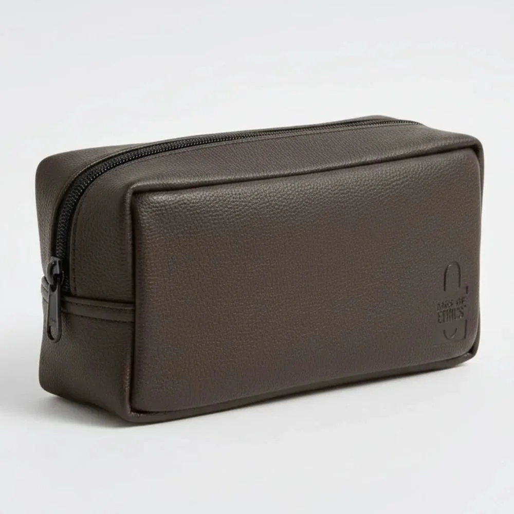 brown-vegan-leather-rectangular-pouch-bag pochette rectangulaire en cuir vegan marron